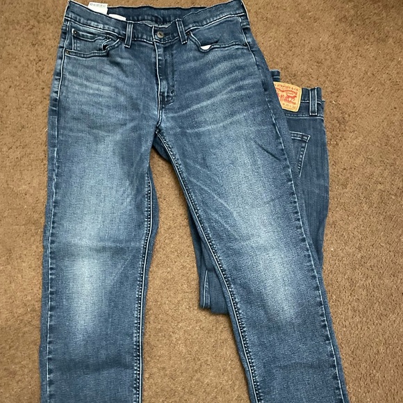 30 x 32 and 31 x 32. Levi 541. Athletic fit jeans. - Picture 2 of 3
